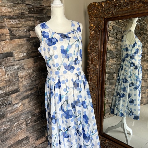 Gabby Skye Blue and White Sleeveless Midi Dress - Picture 5 of 13